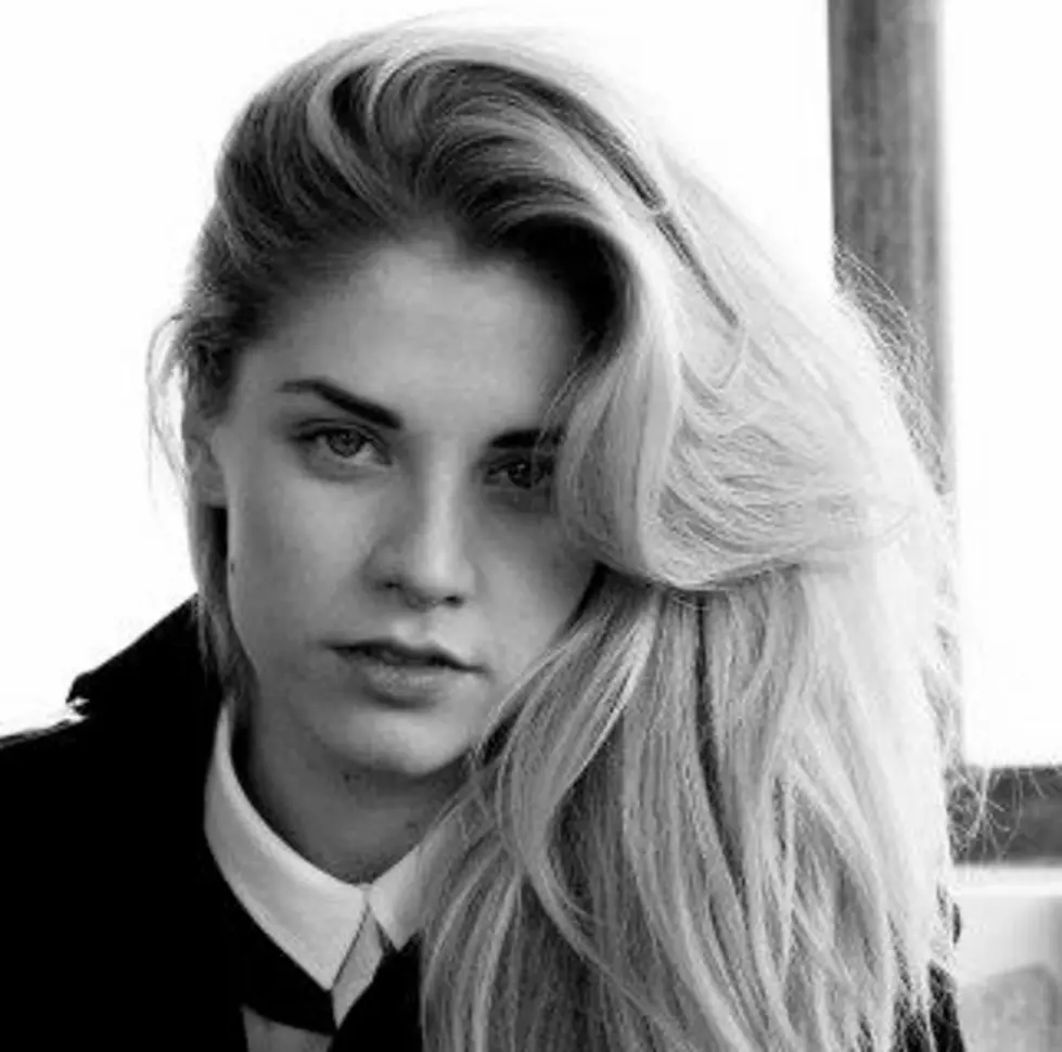 London Grammar – “Wasting My Young Years”