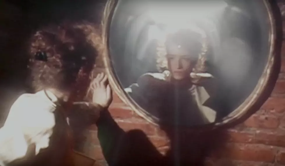 video premiere: Pecas – T-shirt