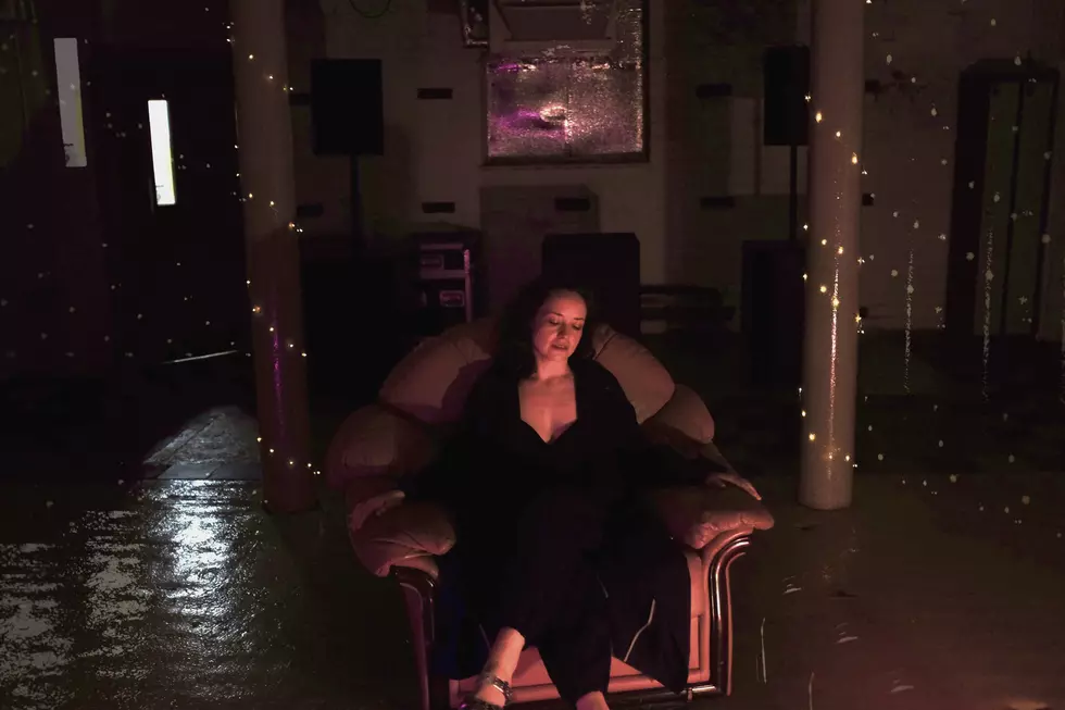 Laura Groves – Deep Blue